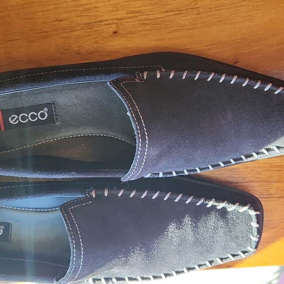 Ecco Suade Loafer - Picture 2 of 9